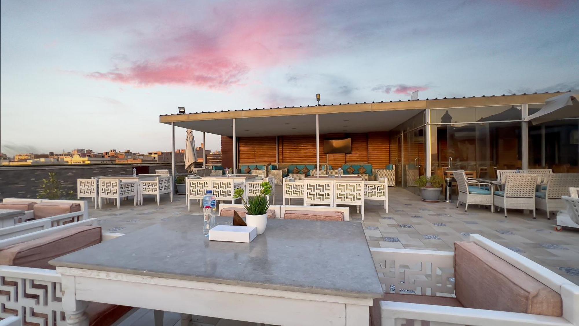 Pyramid Edge Hotel & Exclusive Pyramids View Rooftop Kafret el-Gabal 외부 사진