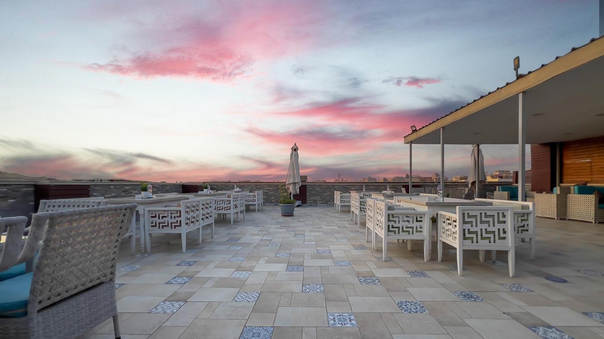 Pyramid Edge Hotel & Exclusive Pyramids View Rooftop Kafret el-Gabal 외부 사진