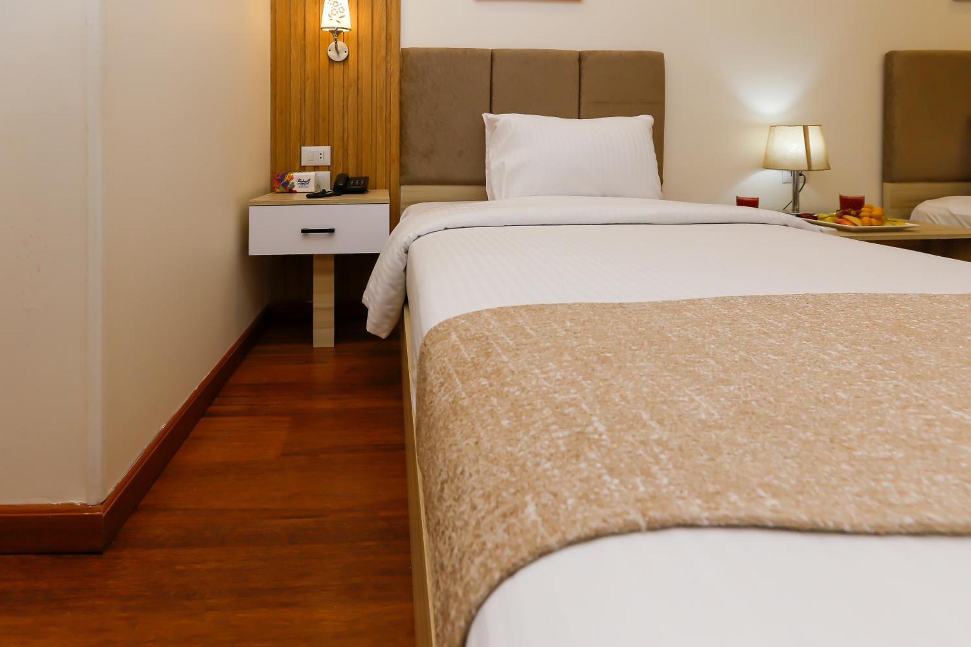 Pyramid Edge Hotel & Exclusive Pyramids View Rooftop Kafret el-Gabal 외부 사진
