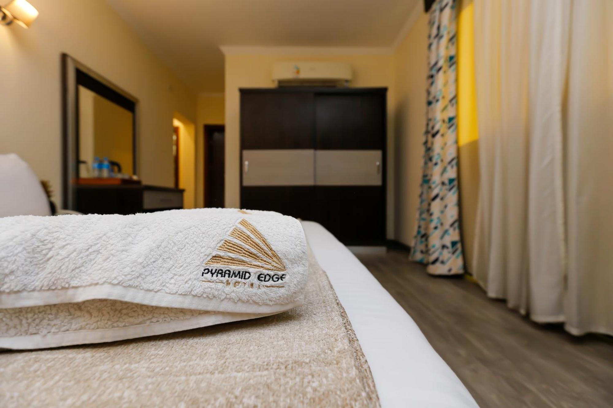 Pyramid Edge Hotel & Exclusive Pyramids View Rooftop Kafret el-Gabal 외부 사진
