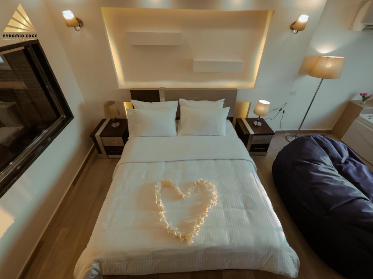 Pyramid Edge Hotel & Exclusive Pyramids View Rooftop Kafret el-Gabal 외부 사진